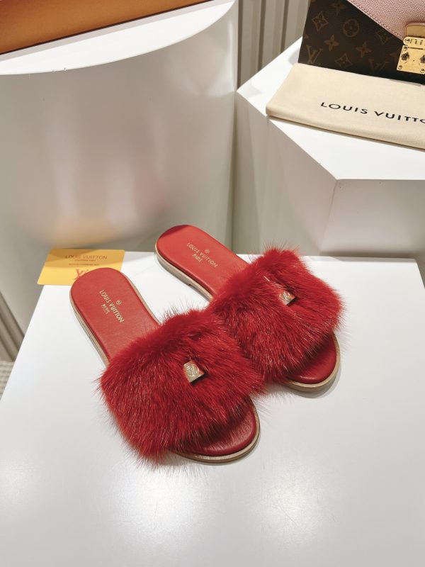 Classic Louis Vuitton lock all-leather mink fur flat open-toe sandals G