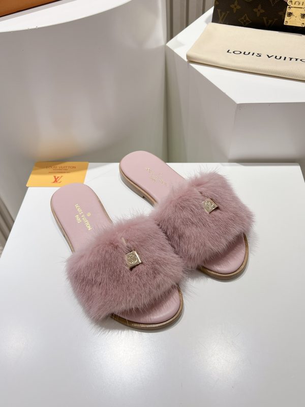 Classic Louis Vuitton lock all-leather mink fur flat open-toe sandals H