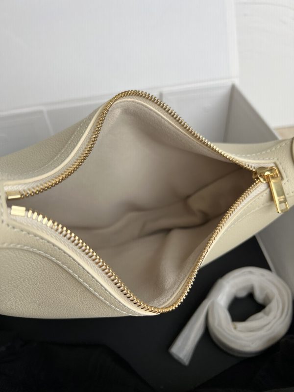 Celine New Small HELOISE HOBO Underarm white - Image 7