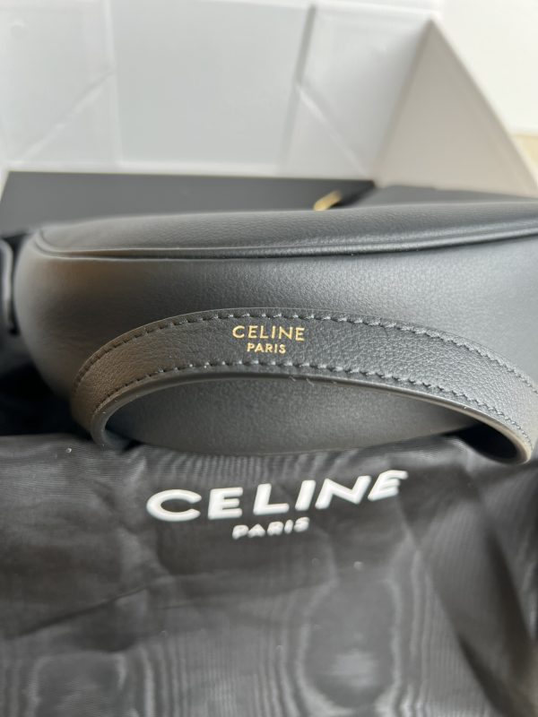 Celine New Small HELOISE HOBO Underarm black - Image 5
