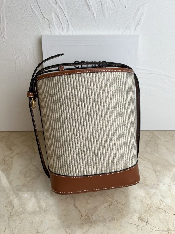 Celine CUIR TRIOMPHE Small Smooth Leather and Linen Bucket Bag - Image 2