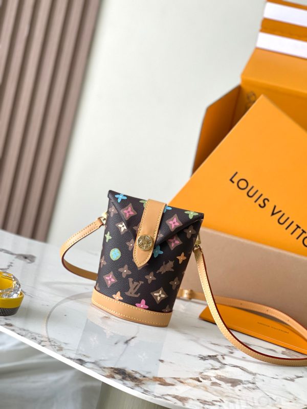 VersionThis LV&Tyrer collaboration French fry bag Monogram Craggy c