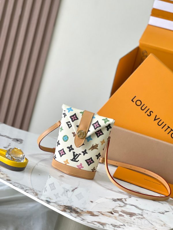 VersionThis LV&Tyrer collaboration French fry bag Monogram Craggy c