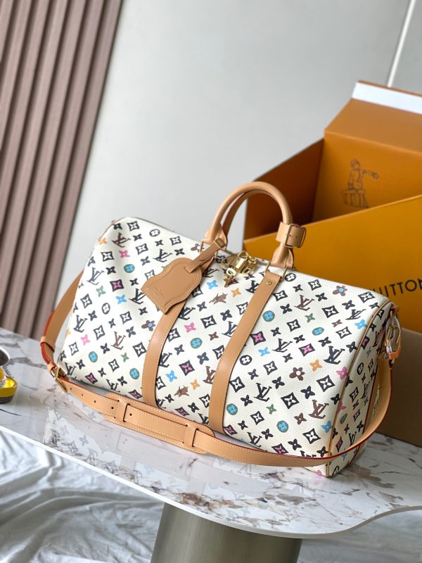 VersionThis Lv X YK Keepall 45 combines classic design with iconic