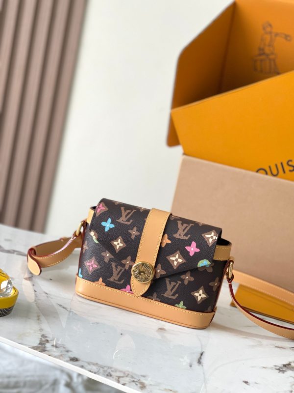 VersionTyler Co branded Postman BagMicro label printed flip open le
