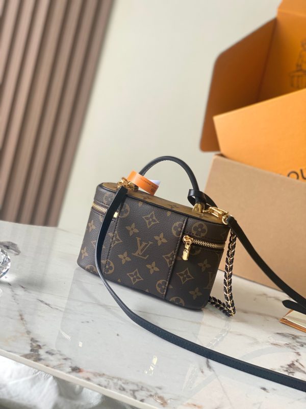 VersionVANITY CHAIN POUCH handbagModel: M47125 versionMaterial: A-g - Image 4