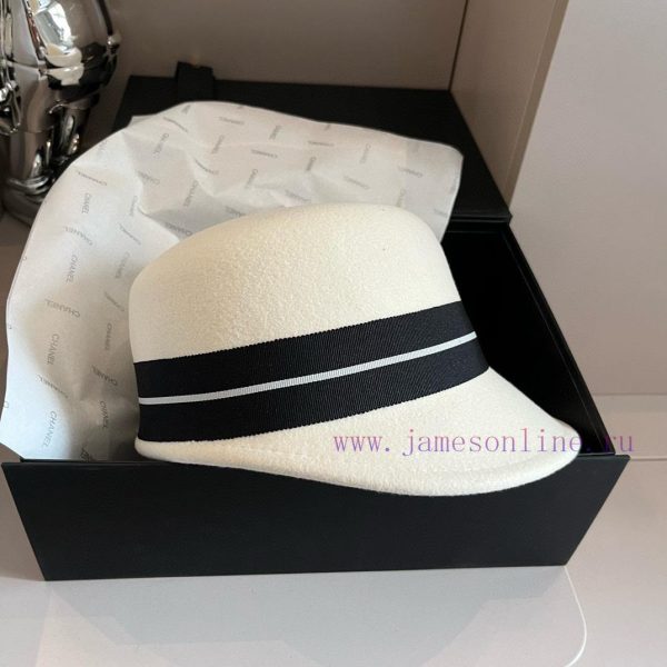 WhitePrada's new wool military cap, made of 100% wool fabricslpdme13