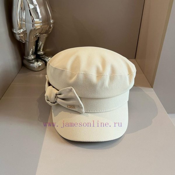 Dior's new duckbill military cap, with a head circumference of 57cm8eptnijd