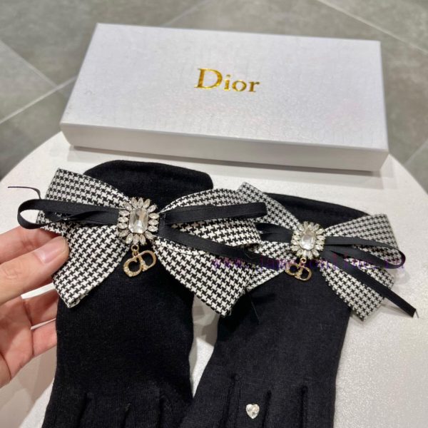 2023 Dior New Product Big Butterfly Wool Gloves ? Fashionable gloves, a must-have for keeping3v0hkk1 - Image 4
