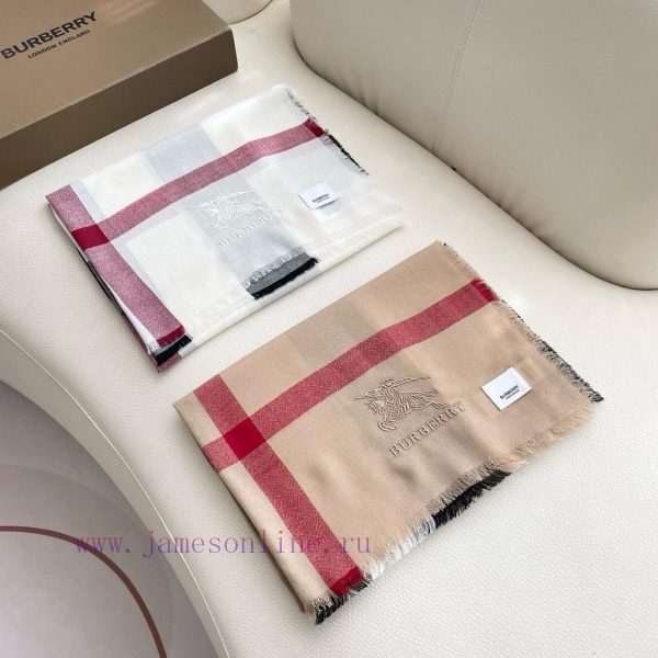 Burberry classic synchronized ultra-thin cashmere plaid square scarf in stock, essential for8cp2hn4h - Image 3