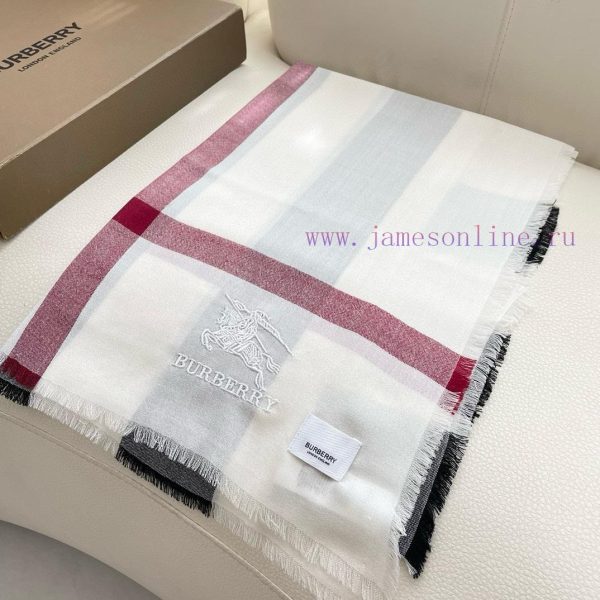 Burberry classic synchronized ultra-thin cashmere plaid square scarf in stock, essential for8cp2hn4h - Image 4