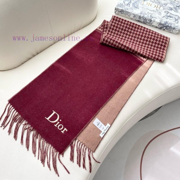 Dior celebrity's classic DD scarf will never go out of style, and it's super versatile and snn3zla7v - Image 5