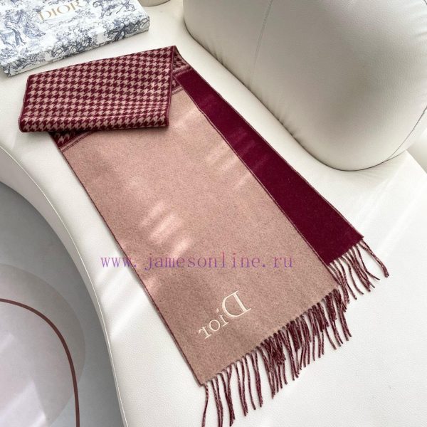 Dior celebrity's classic DD scarf will never go out of style, and it's super versatile and snn3zla7v - Image 7