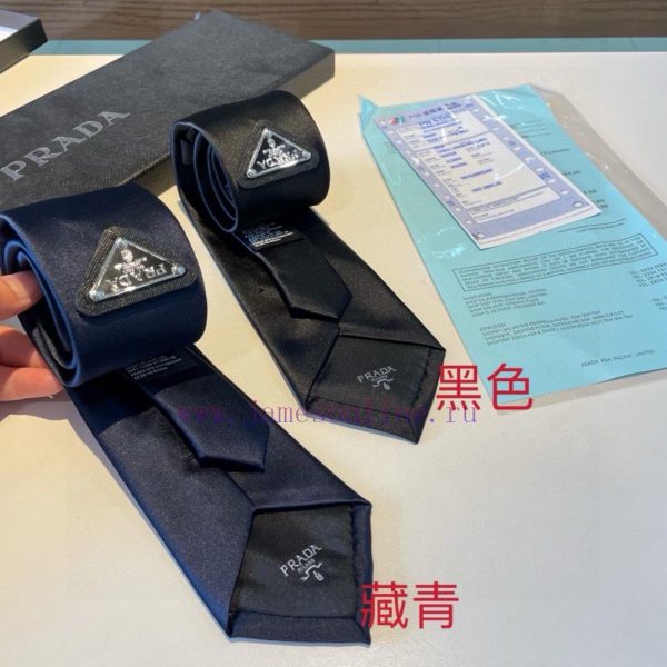 Paired with packaging, the same popular product from P Home Shu Qi, the new Prada triangle lrsi57olr