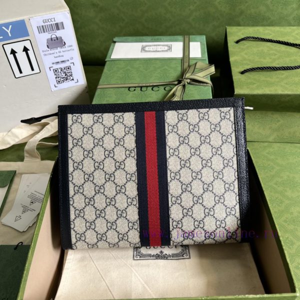 Gucci This simple and slender handbag features GG series embellishment with same tone leathe 5galpzjf