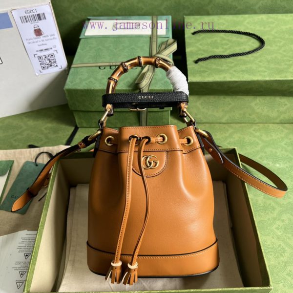 Gucci This mini bucket bag from GG combines two recognizable brand elements: a bamboo handle 05dsnyl2