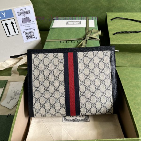 Gucci This simple and slender handbag features GG series embellishment with same tone leathe 5zsi7gd0