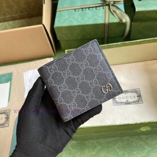 Gucci This men's wallet, adorned with GG details, Gucci small leather accessories, breaks th po9h2e2m