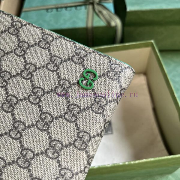 Gucci As the iconic material of the brand, GG Supreme canvas has become the main fabric in G ak7huhme - Image 6