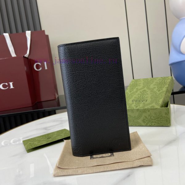 Gucci This men's wallet, adorned with GG details, Gucci small leather accessories, breaks th wxrmlafg