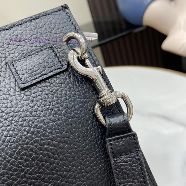 Gucci Adorned with the Gucci logo, this men's handbag is a daily accessory in the 2024 early 90cs74e7 - Image 7