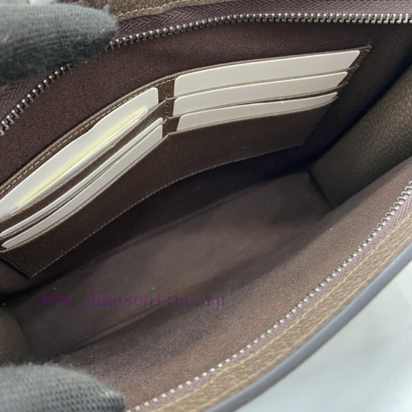 Gucci As the iconic material of the brand, GG Supreme canvas has become the main fabric in G grbnhzpy - Image 10