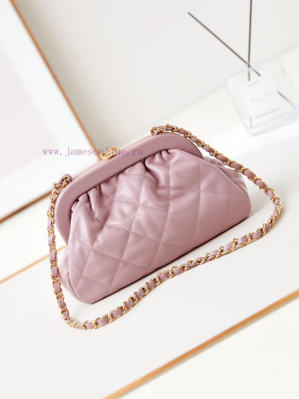 Chanel Bag This popular cloud bag is the 24A cloud bag. The king of the pack actually carrie o3dgv75l