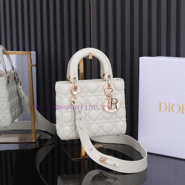 The Lady Dior four grid white, classic Diana handbag embodies Dior's profound insight into e e9x4atdv