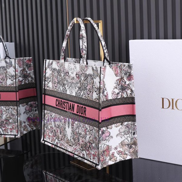 Large size spot goodsTote's latest butterfly series ?, The Dior shopping bag is elegant and 8165mhaq - Image 3