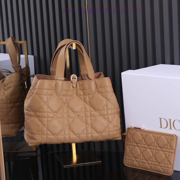 The caramel colored medium-sized new Toujours handbag, this Dior Toujours handbag, made a wo pz7ikjes - Image 3