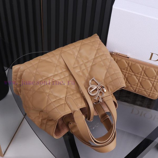 The caramel colored medium-sized new Toujours handbag, this Dior Toujours handbag, made a wo pz7ikjes - Image 9