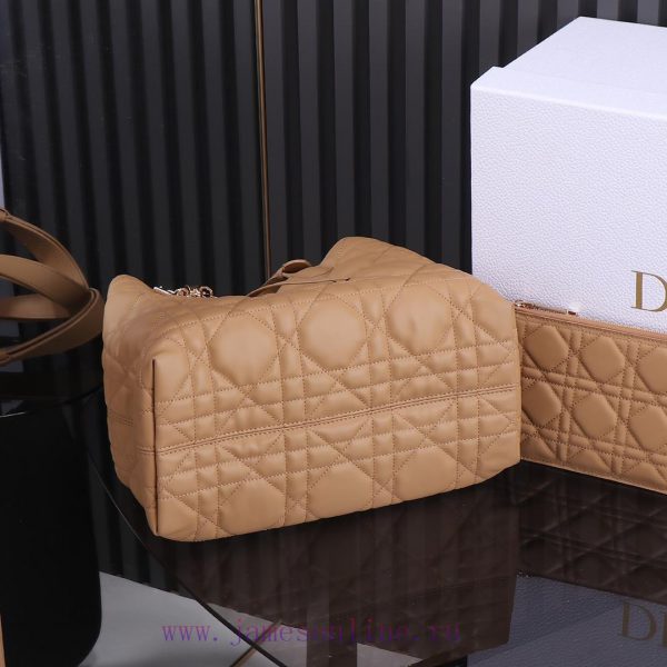 The caramel colored medium-sized new Toujours handbag, this Dior Toujours handbag, made a wo pz7ikjes - Image 10