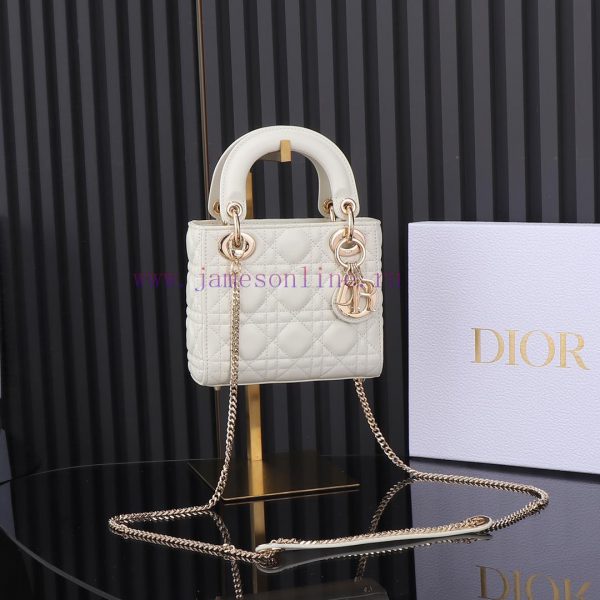 Paired with a cashmere lining and Lady Dior three grid white, the classic Diana handbag embo yag9fg8q