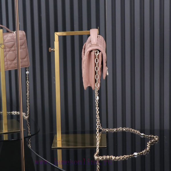 The latest pearl chain handbag with original factory grade pink brick cabinet features iconi nir4jqj8 - Image 3