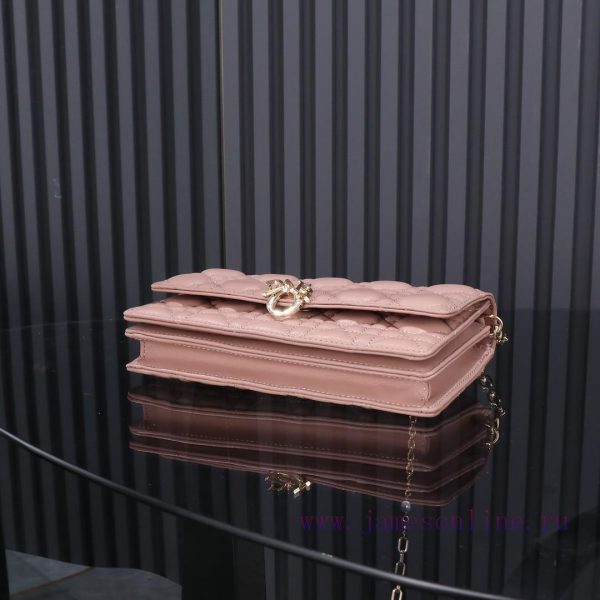 The latest pearl chain handbag with original factory grade pink brick cabinet features iconi nir4jqj8 - Image 9