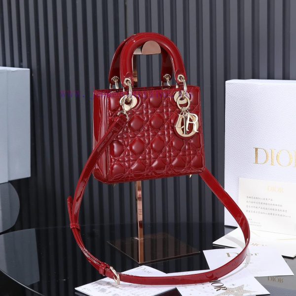 Lady Dior four grid cherry red patent leather, classic Diana handbag embodies Dior's profoun btb3zov7