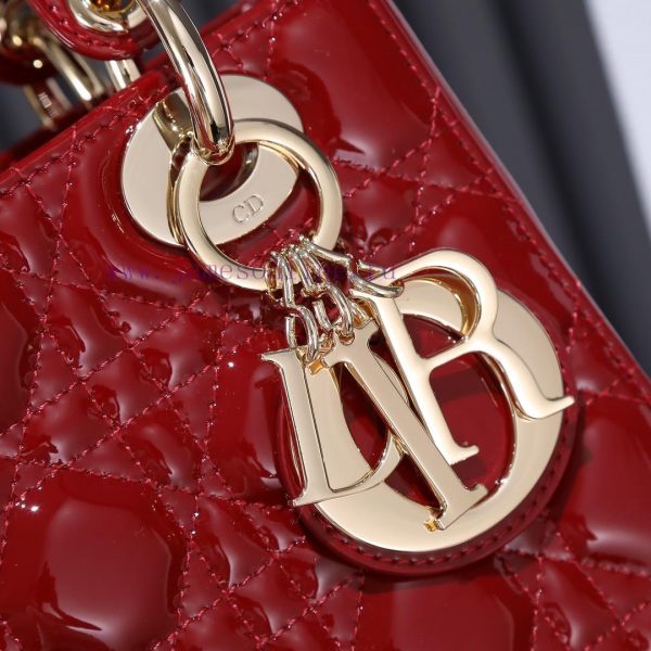 Lady Dior four grid cherry red patent leather, classic Diana handbag embodies Dior's profoun btb3zov7 - Image 5