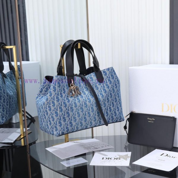 Toujours Medium SpotThe Toujours denim series has been inspired by this bag, which reinterpr r8rjj44v