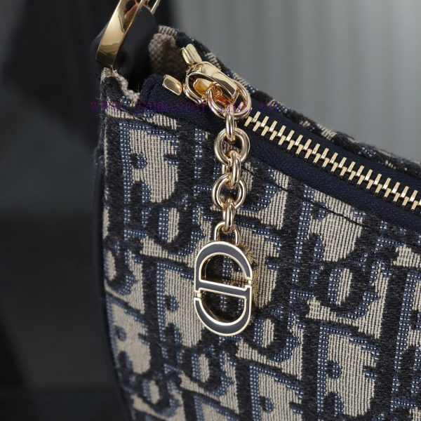 Dior LOUNGE handbag moon bag "Blan"This CD Lounge handbag is a new summer product of 2023, s anp134md - Image 7