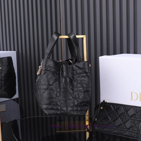 The black medium new Toujours handbag, this Dior Toujours handbag, made a wonderful debut in iewh7068 - Image 4