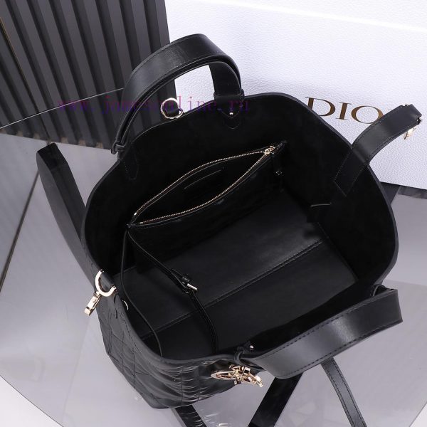 The black medium new Toujours handbag, this Dior Toujours handbag, made a wonderful debut in iewh7068 - Image 8