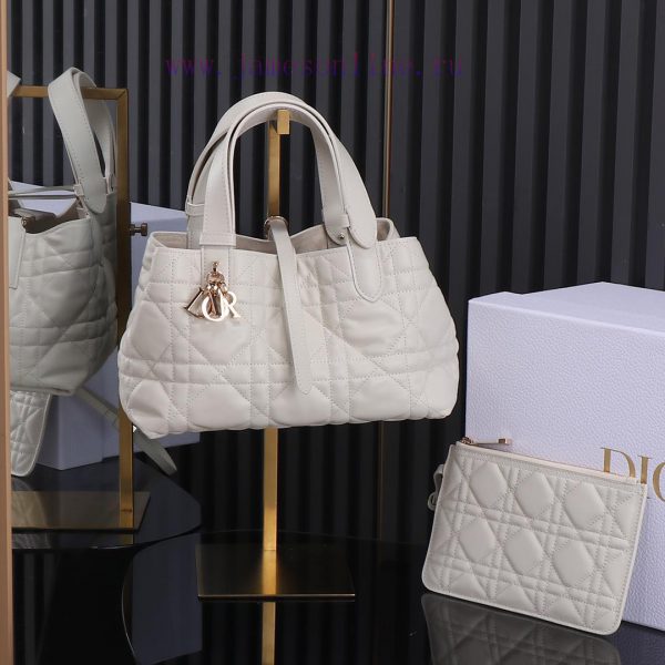 The white small-sized new Toujours handbag, this Dior Toujours handbag, made a wonderful deb d9y3z4hm