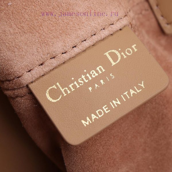 The caramel colored new Toujours handbag, a Dior Toujours handbag, made a wonderful debut in 6u76t5kk - Image 7