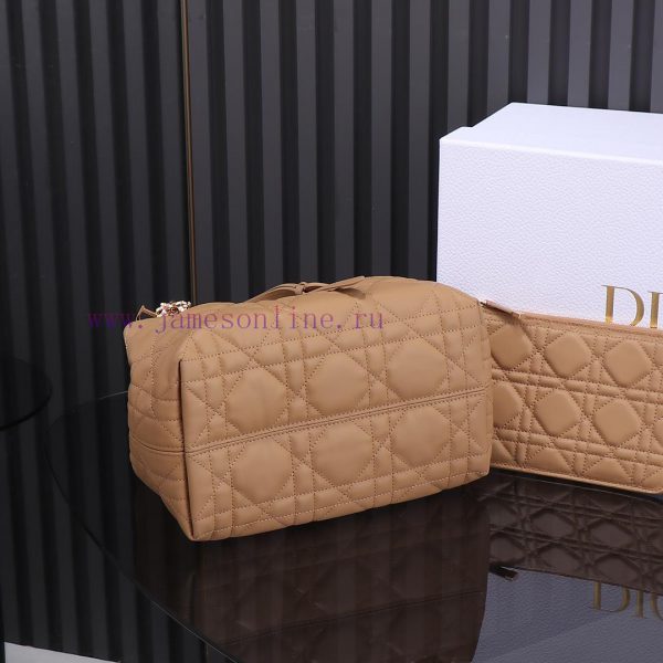 The caramel colored new Toujours handbag, a Dior Toujours handbag, made a wonderful debut in 6u76t5kk - Image 9