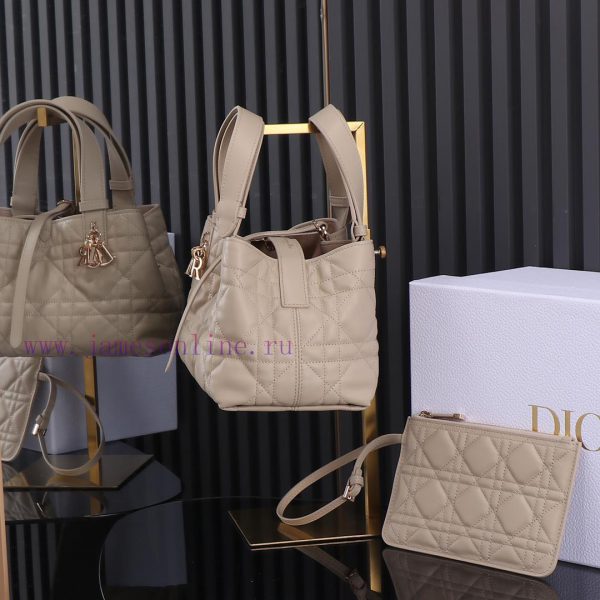 The cream apricot colored new Toujours handbag, a Dior Toujours handbag, made a wonderful de dgosttek - Image 3