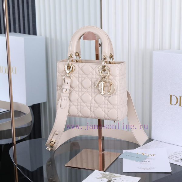 Lady Dior's four grid beige, classic Diana handbag embodies Dior's profound insight into ele wygj2gwc
