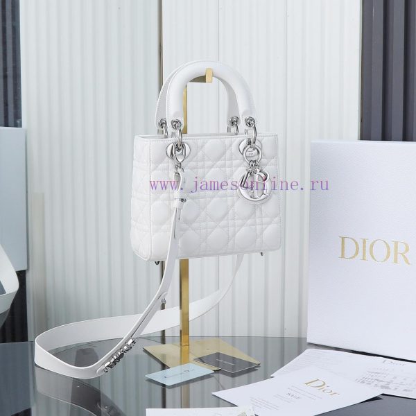The Lady Dior four grid white silver buckle and classic Diana handbag embody Dior's profound p7z5ob6s