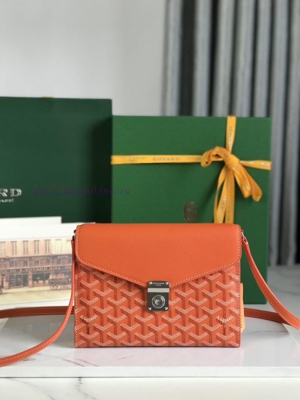 The design of CHYPRE crossbody bag combines the elements of a wallet and a handbag, which is r6l92mfl