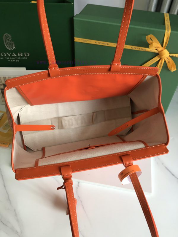Goyard tote Commuter SeriesThe Bellechasse Biaude convertible bag has a spacious interior th 6xhk8coh - Image 8