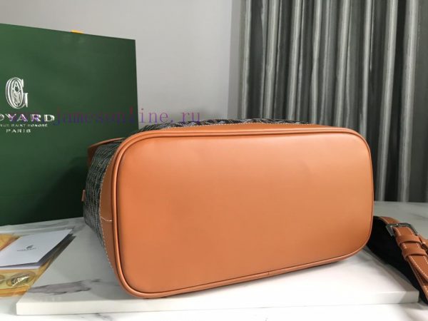 Goyard&ALoro PianainIn French, it means "mountaineer" and is an urban adventurerALoro Piana n3z2cmfv - Image 4
